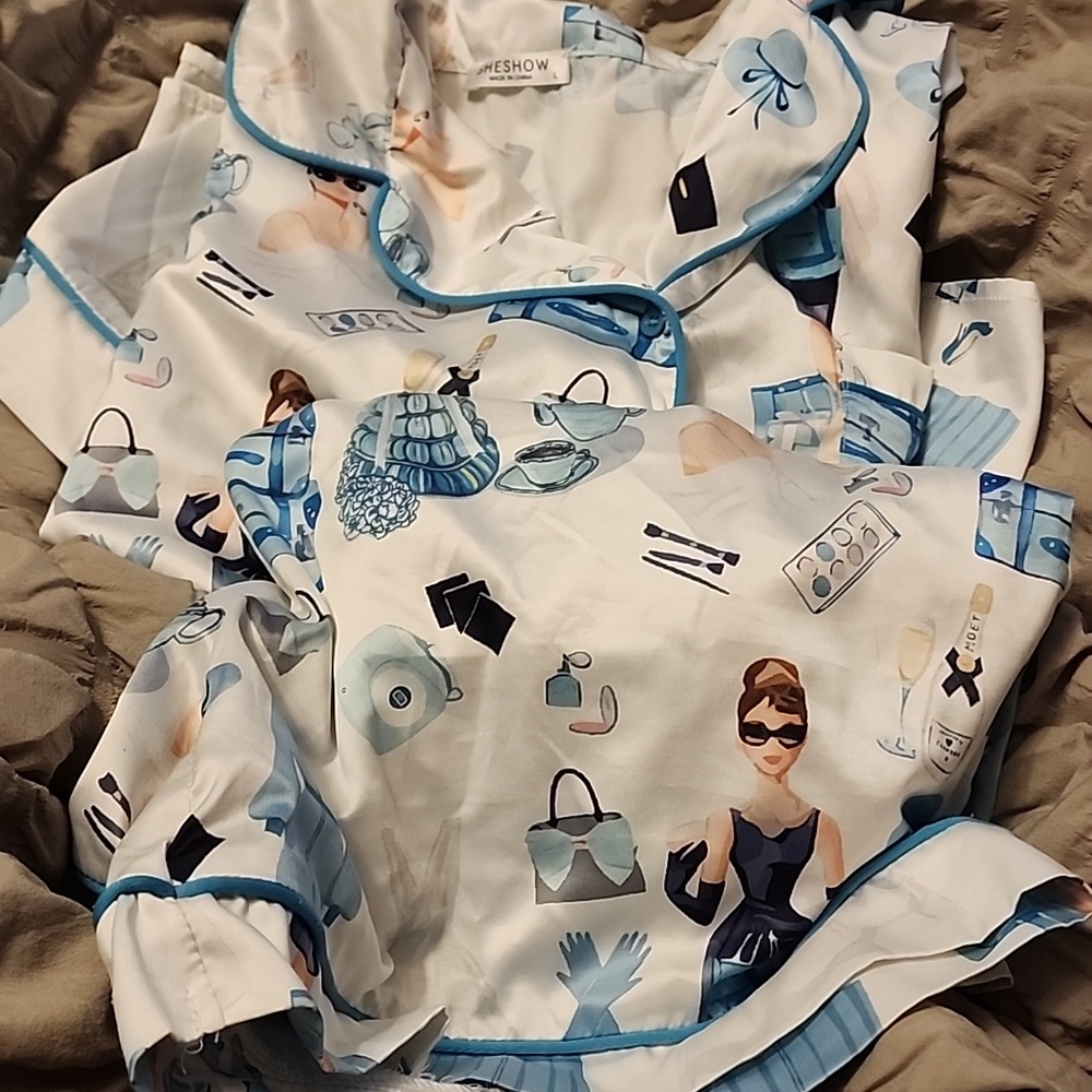 SheShow Breakfast At Tiffany's Short Pajamas - Picture 4 of 4